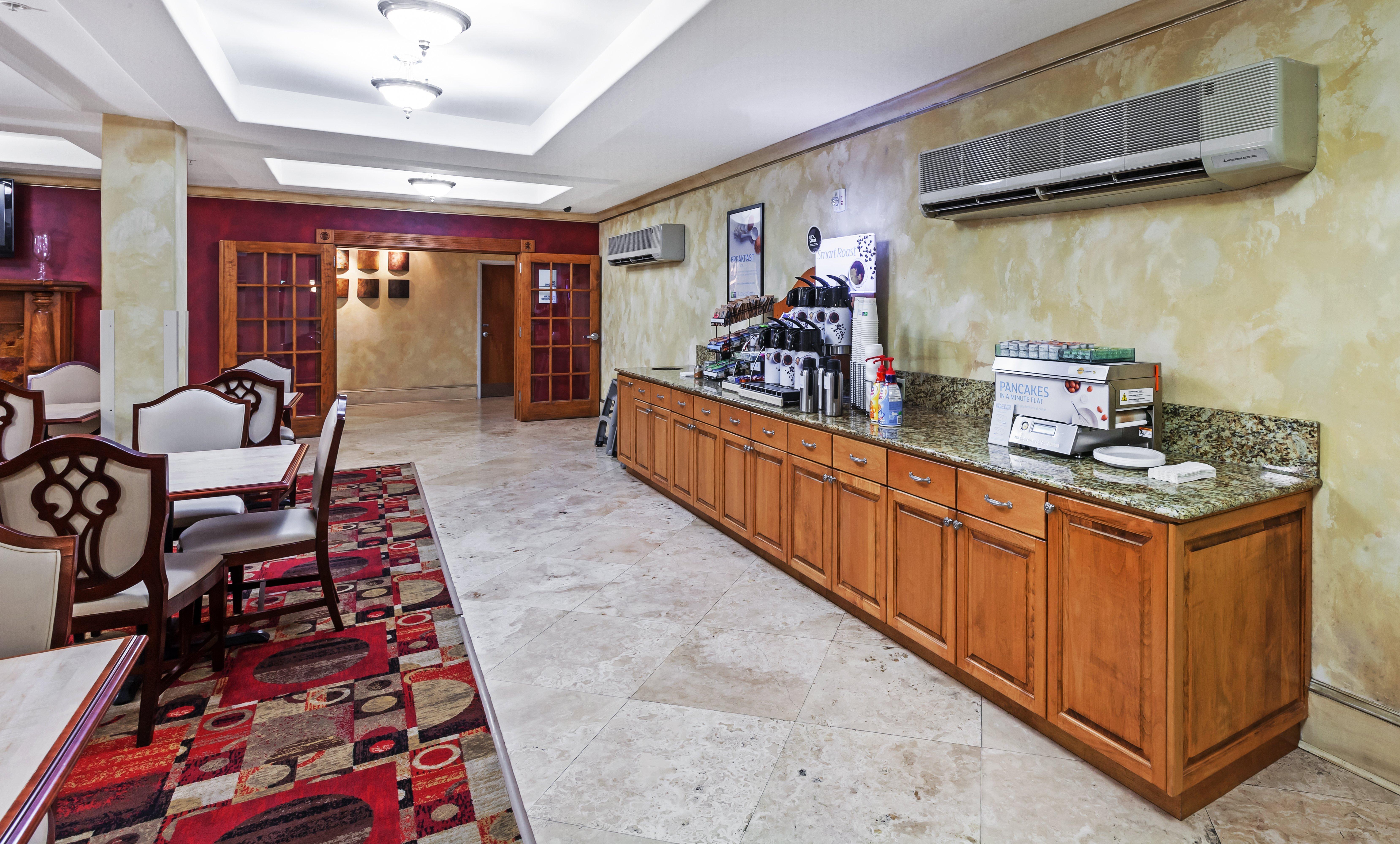 Holiday Inn Express & Suites Lafayette South By Ihg Bagian luar foto