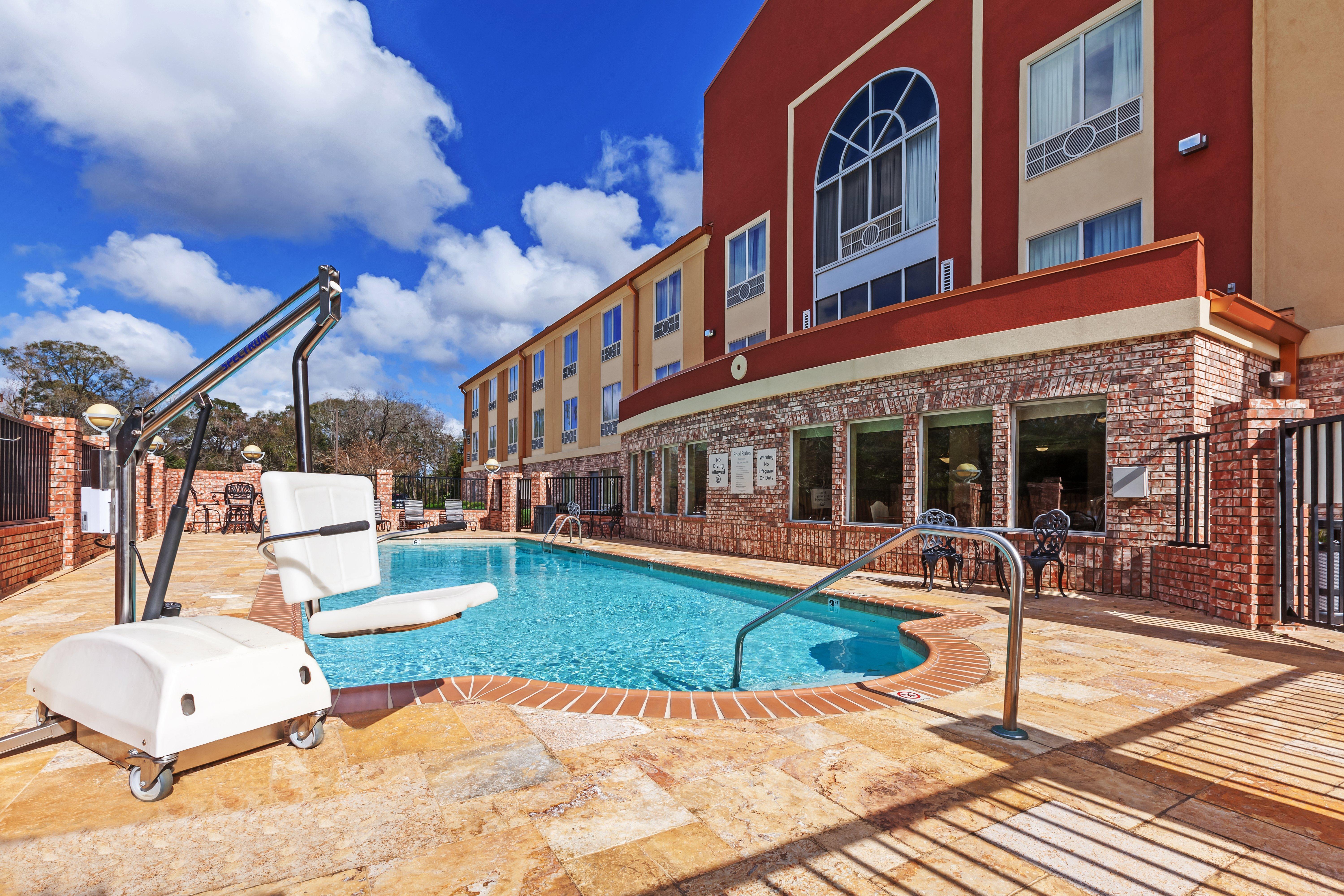 Holiday Inn Express & Suites Lafayette South By Ihg Bagian luar foto
